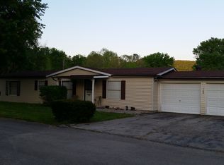 102 Oak Valley Rd, Irvine, KY 40336