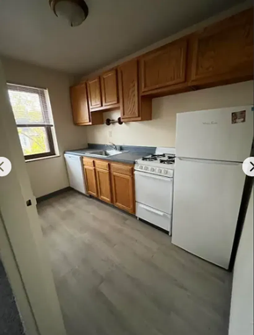 1-2 bedroom units on West 9th Street — Photo 3
