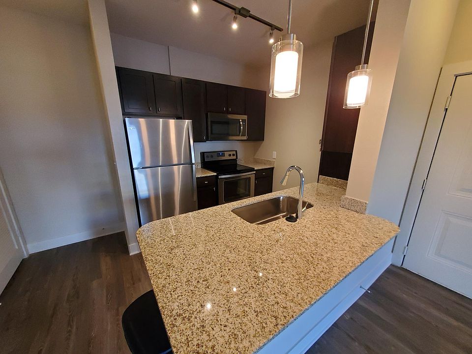 1st image of 550 Landa St #105