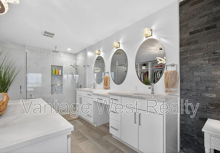 3859 Carrall Rd #1 — Photo 11