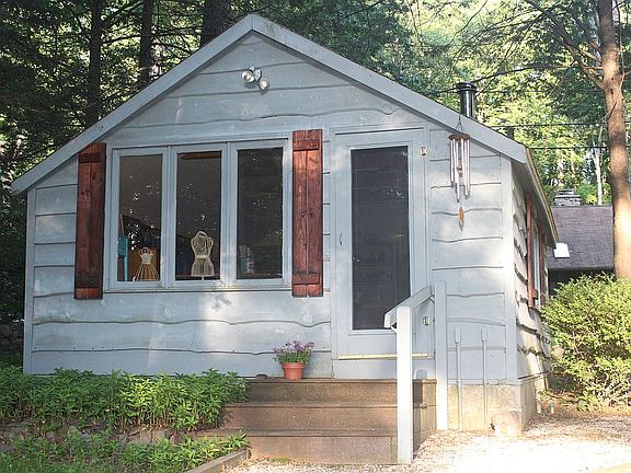 325 sq. ft. Art Studio