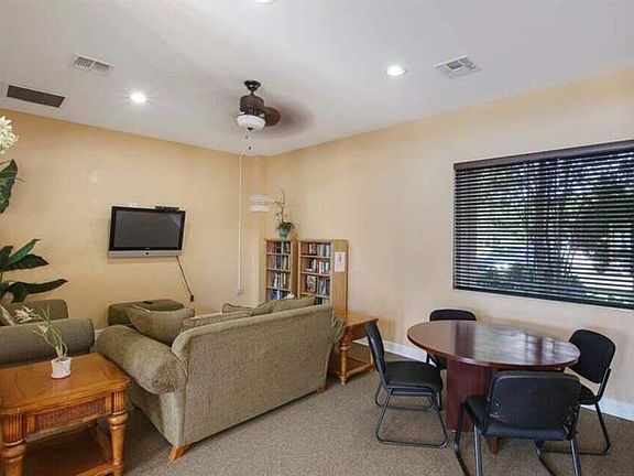 5th image of 201 SW Palm Dr APT 105