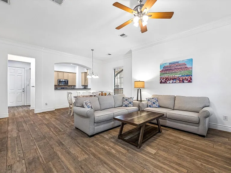 9044 Lakes At 610 Dr — Photo 3
