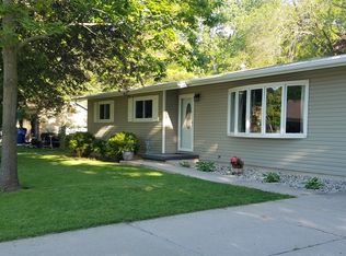 2566 Greenbrier Rd, Green Bay, WI 54311