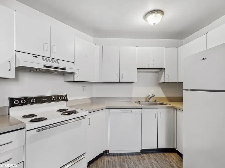 Delmar Loop Apartments — Photo 14