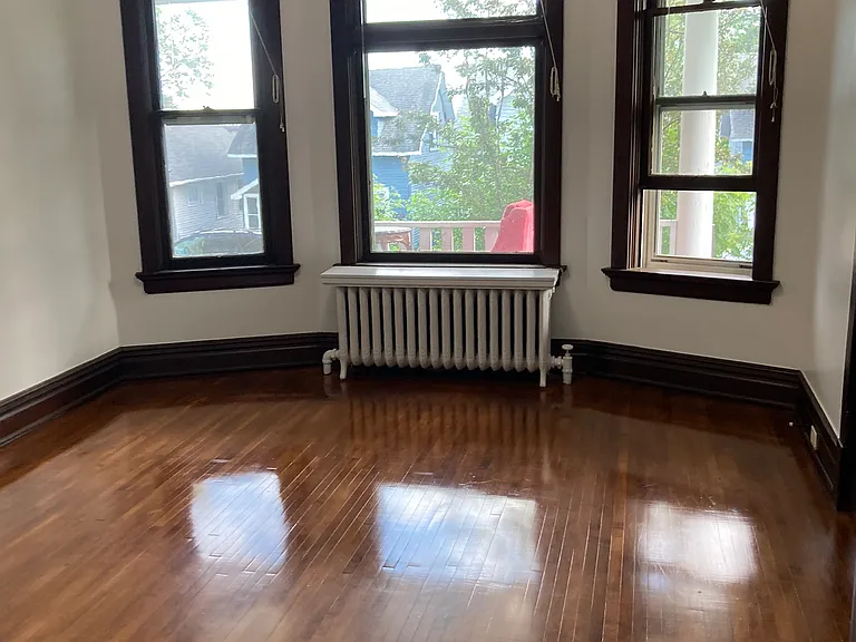 3021 Devonshire St — Photo 10