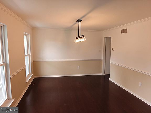 2nd image of 124 Horseshoe Ln