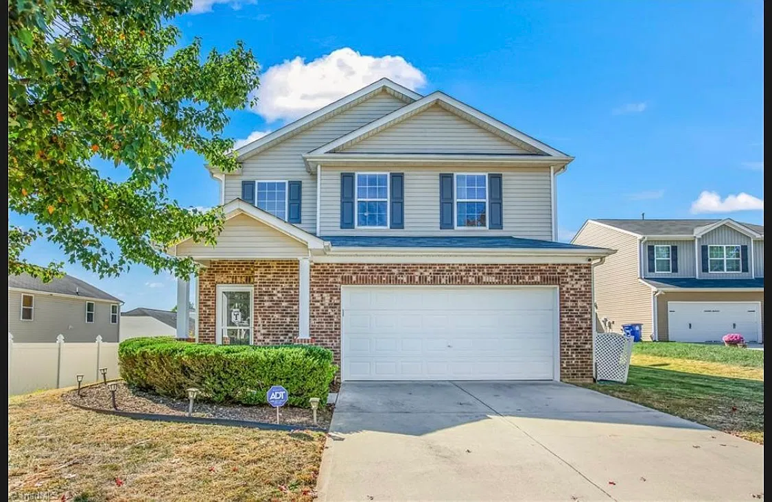 3 bed, 1689 sqft, $2,100 — Photo 3
