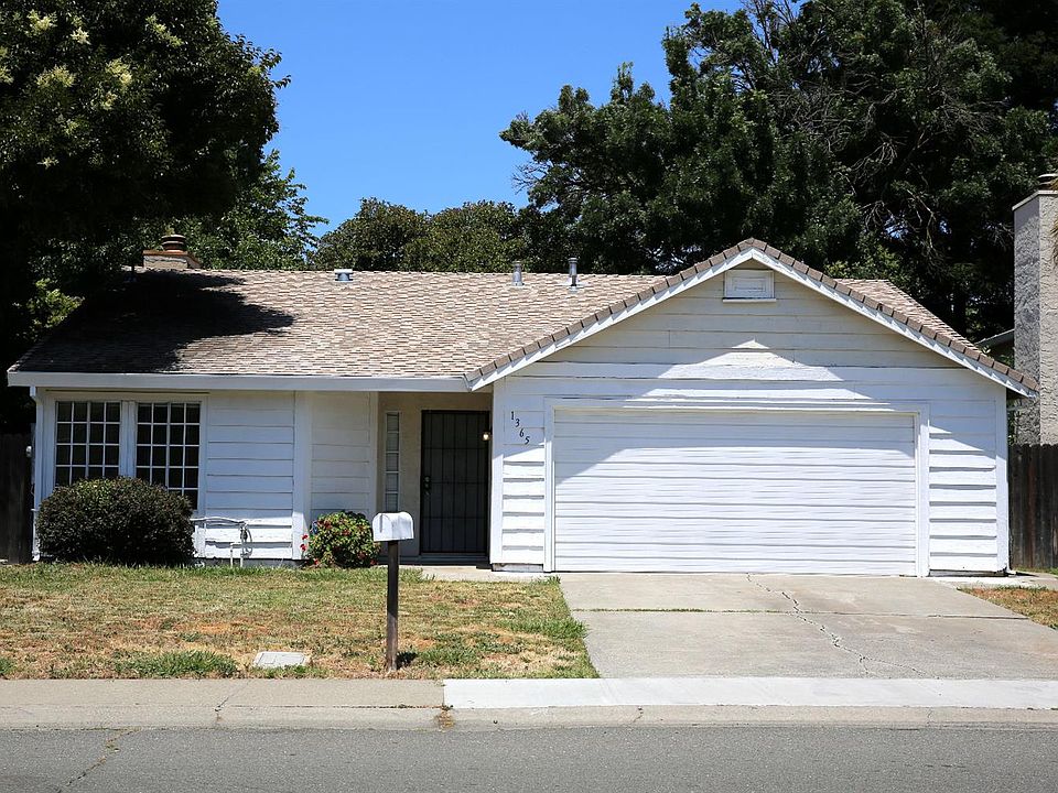 1st image of 1365 Pebblewood Dr