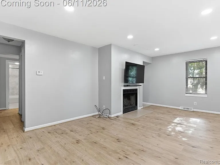 404 La Plaza Ct — Photo 6