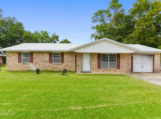 2 Sandalwood Ct, Diberville, MS 39540