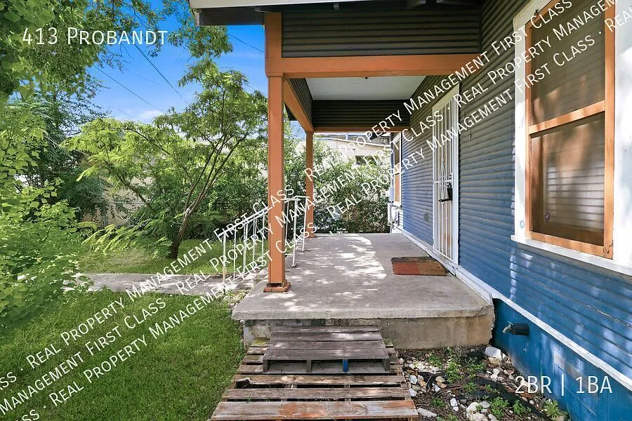 Cozy home in Lone Star District — Photo 4