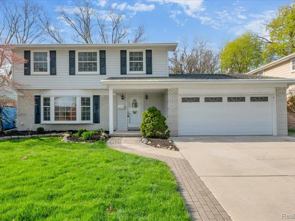30149 Buckingham St, Livonia, MI 48154
