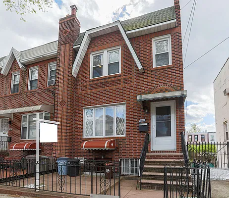 Sold by Momentum Real Estate LLC | media 2