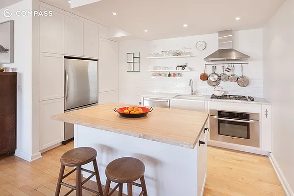 Sold by Compass | media 2