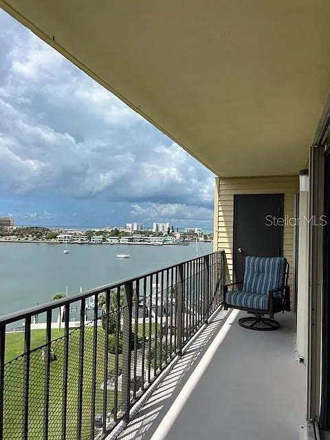 2 bed, 2.0 bath, 1355 sqft, $3,300 — Photo 4