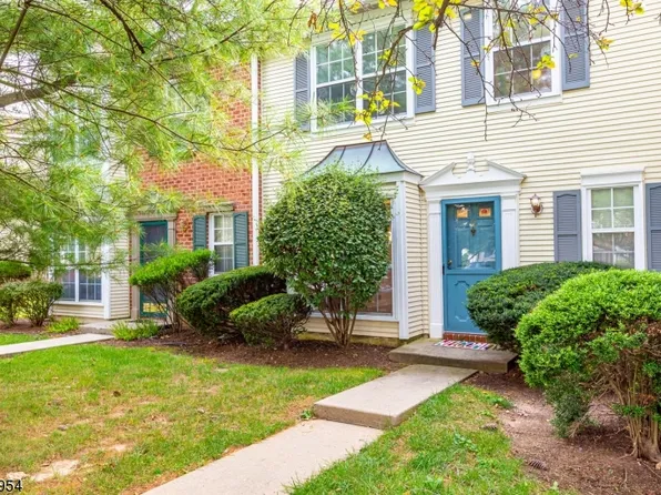 10 Townsend Ct #192, Franklin Park, NJ 08823