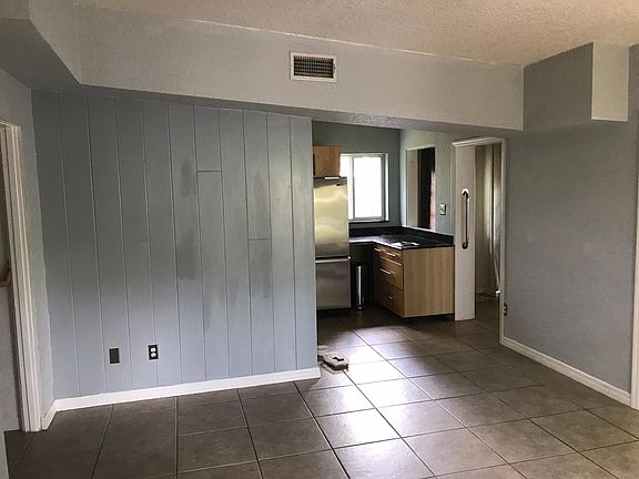 3rd image of 2926 Parkland Ct