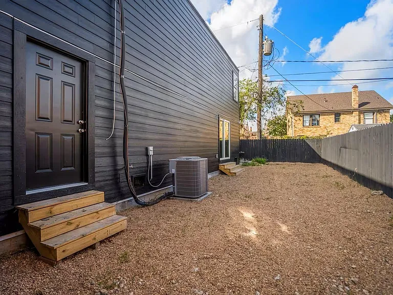 2724 Southmore Blvd — Photo 27