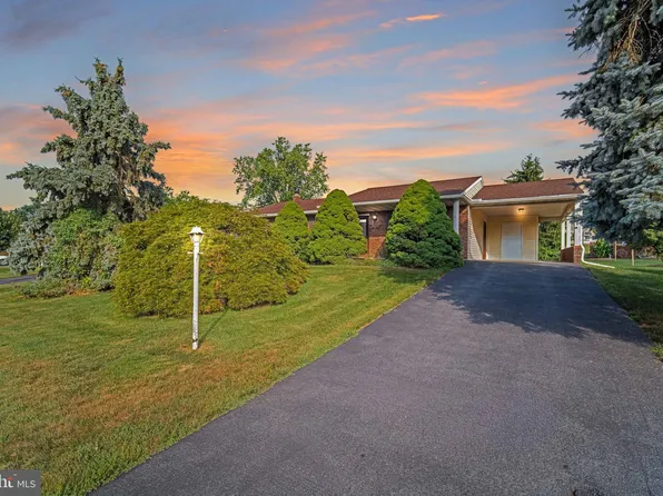 2743 Danielle Dr, Dover, PA 17315