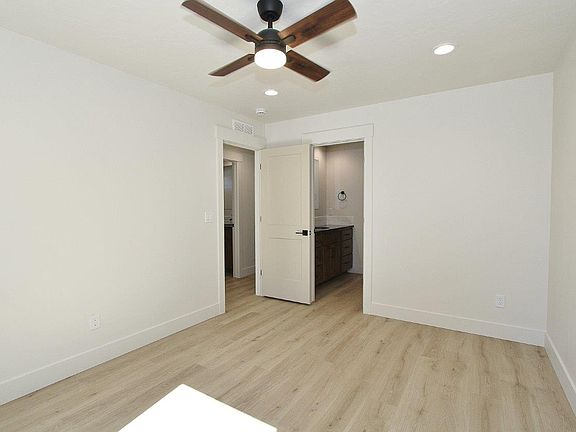 4th image of 1115 S Commercial Ave #2