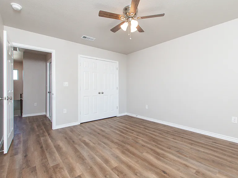 2542 Leroy Ln #B — Photo 16