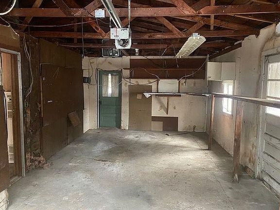 4th image of 7367 Thornton Dr