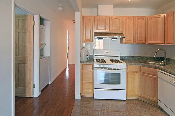 Rented by Horowitz Real Estate | media 10