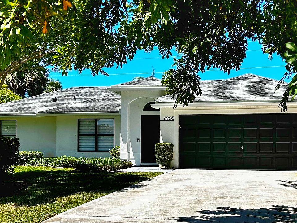 Beautiful, spacious 3/2 house