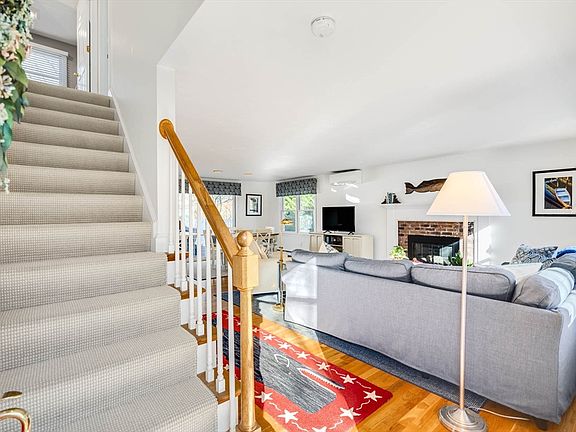 5th image of 43 Terrace Hill Dr