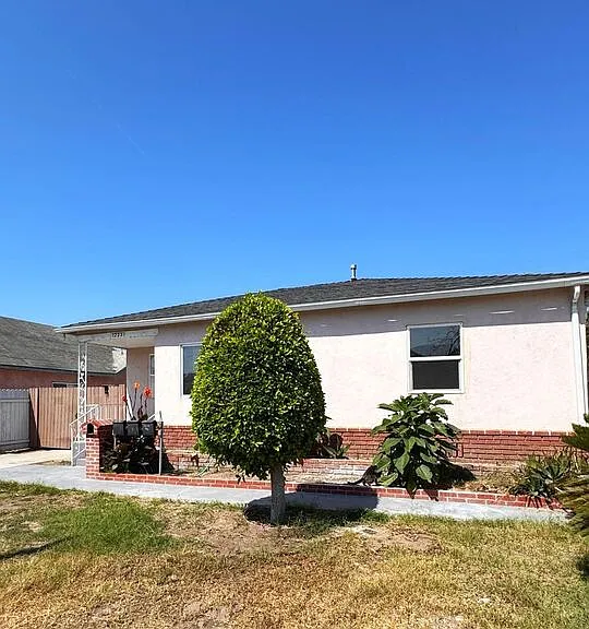 1223 Maple St — Photo 1