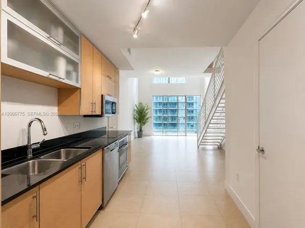60 SW 13th St APT 2220, Miami, FL 33130