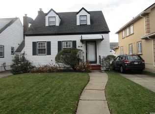 84-26 249th St, Jamaica, NY 11426