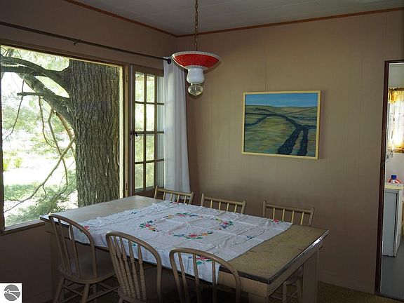 4th image of 4081 Birch Dr