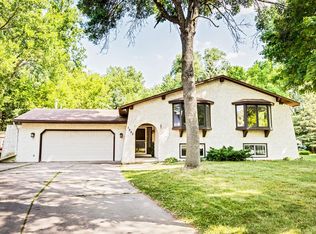 1992 Stanich Ct, Saint Paul, MN 55109