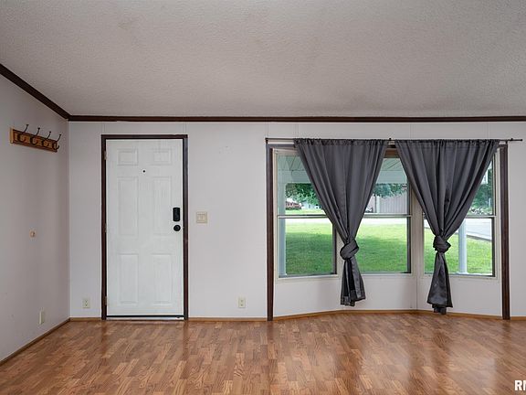3rd image of 585 Timberwolf Dr
