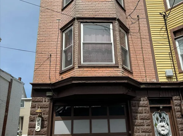 207 W Atlantic St, Shenandoah, PA 17976
