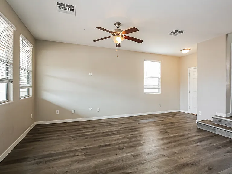 1081 Crescent Falls St — Photo 5