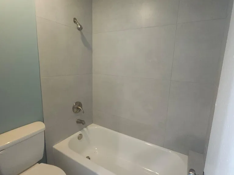 960 N Franklin Ave #960D — Photo 14