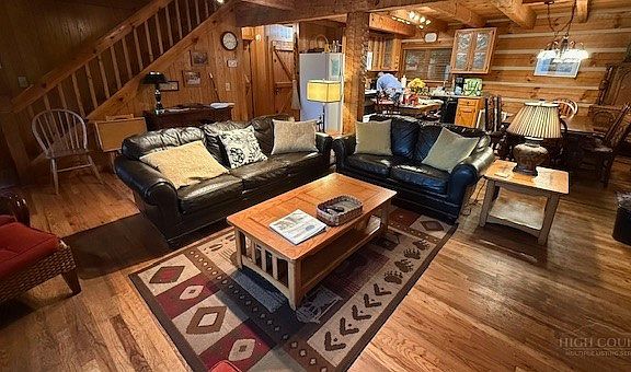 3rd image of 826 River Ridge Road