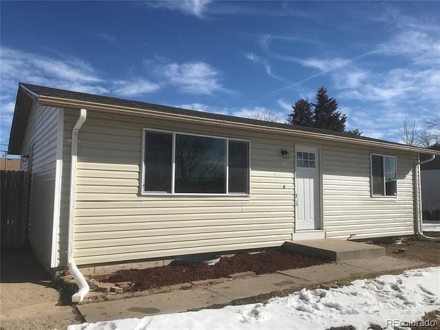 1st image of 260 Dahlia St