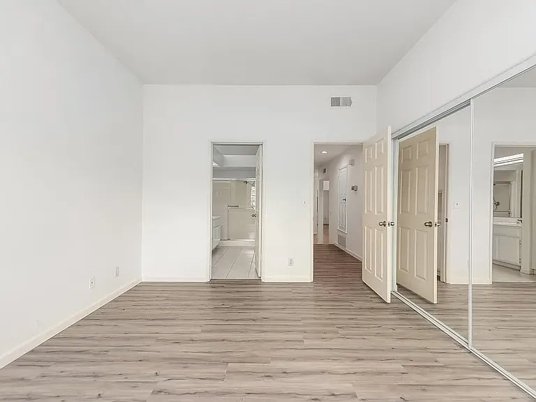 8182 Mainsail Dr #102 — Photo 3