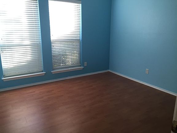 4th image of 1906 Huxley Ln