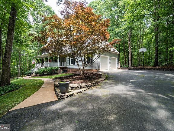 2nd image of 48 Nottingham Dr