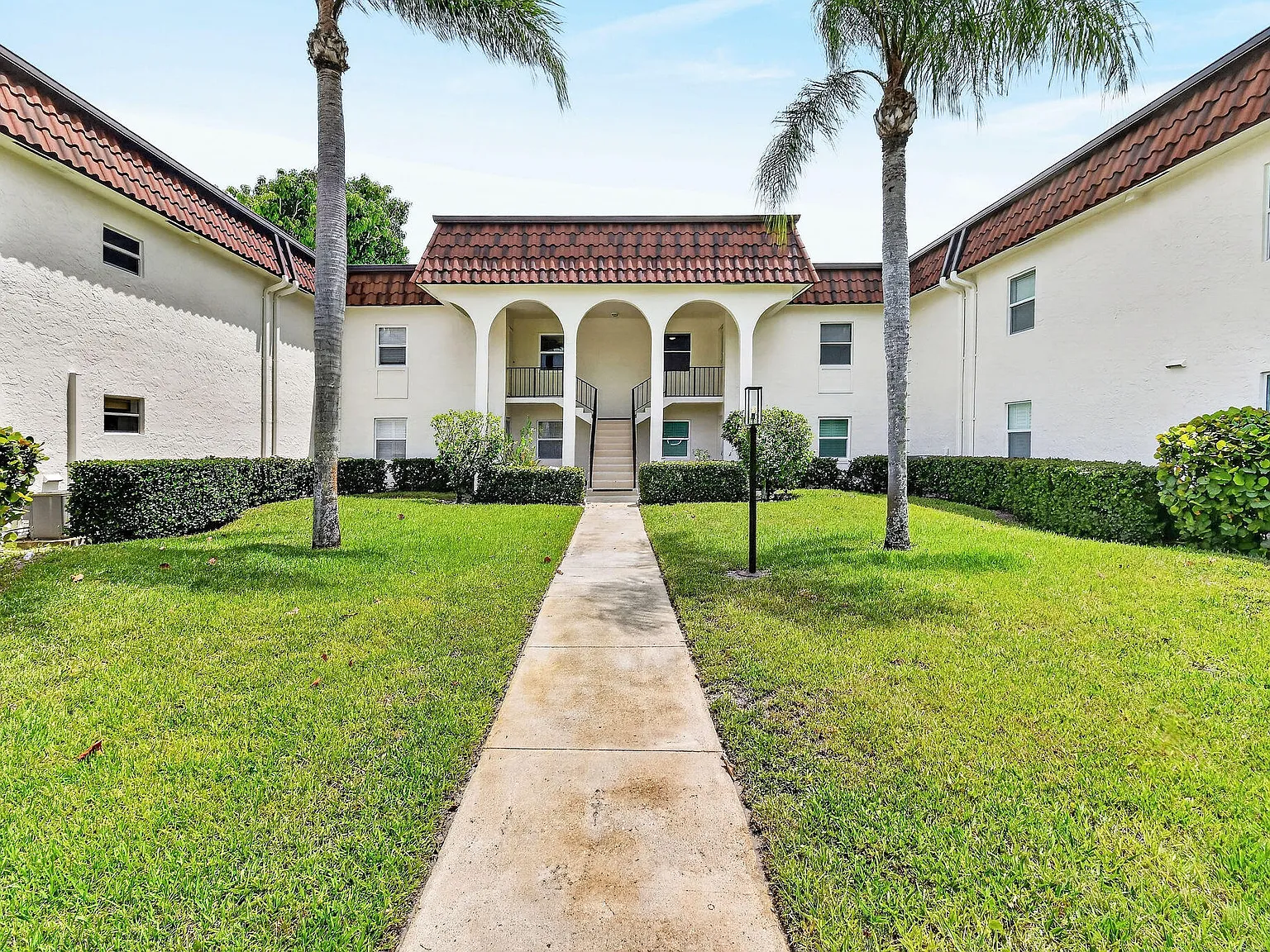 3 bed, 2.0 bath, 1315 sqft, $5,600 — Photo 2