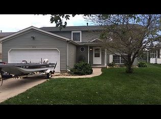 2812 Rutherford Dr, Bloomington, IL 61705