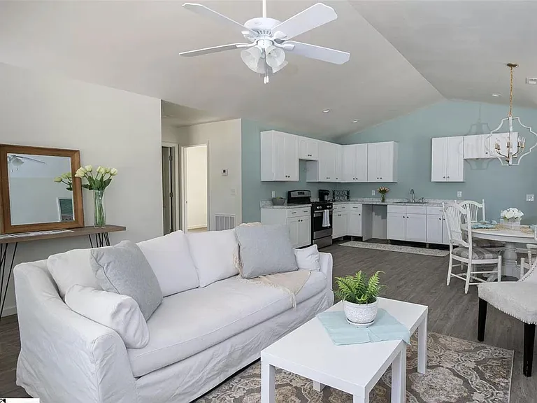 204 Dillon Dr — Photo 4
