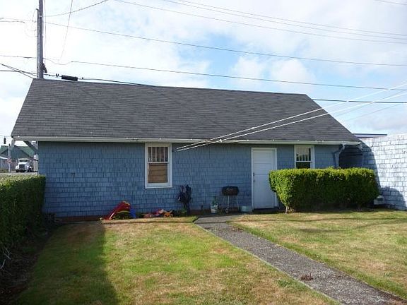 Detached garage