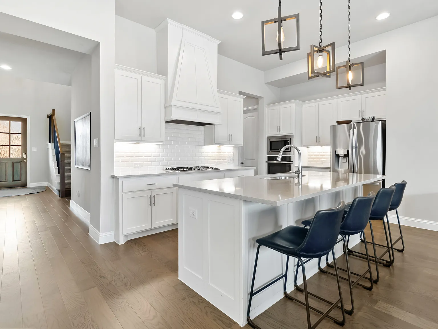5 bed, 3755 sqft, $4,500 — Photo 4