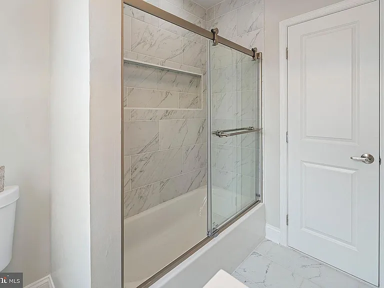 202 Adams St NE — Photo 12